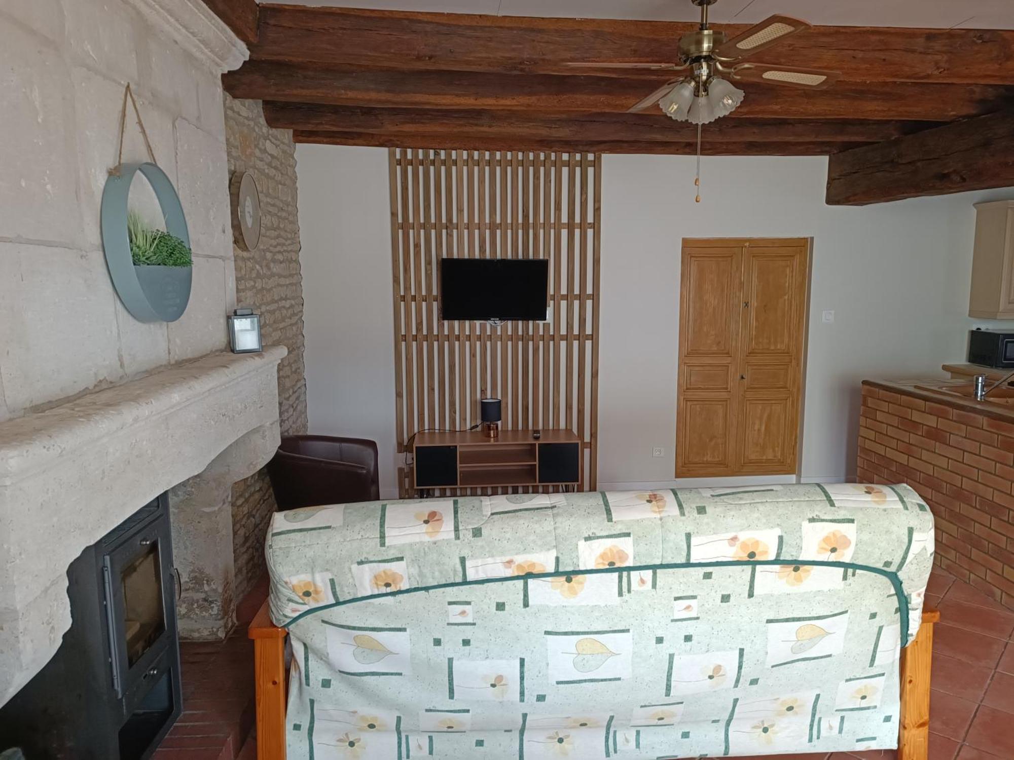 Charmante Maison En Pierres Sainte-Radégonde-des-Noyers Extérieur photo